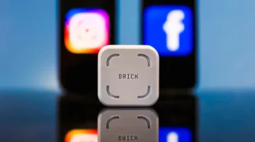 قطعة إلكترونية تحظى برواج واسع في مكافحة إدمان الهواتف المحمولة